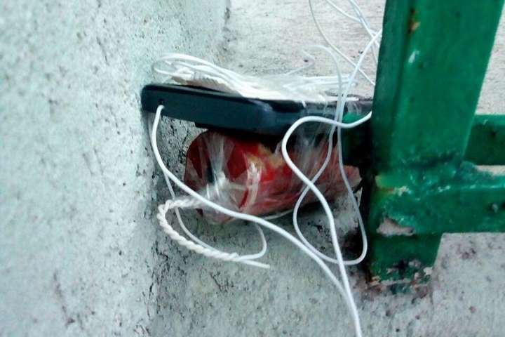 У Києві біля офісу знайшли саморобну вибухівку