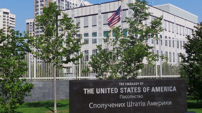 У Києві побили працівницю посольства США: вона померла у лікарні